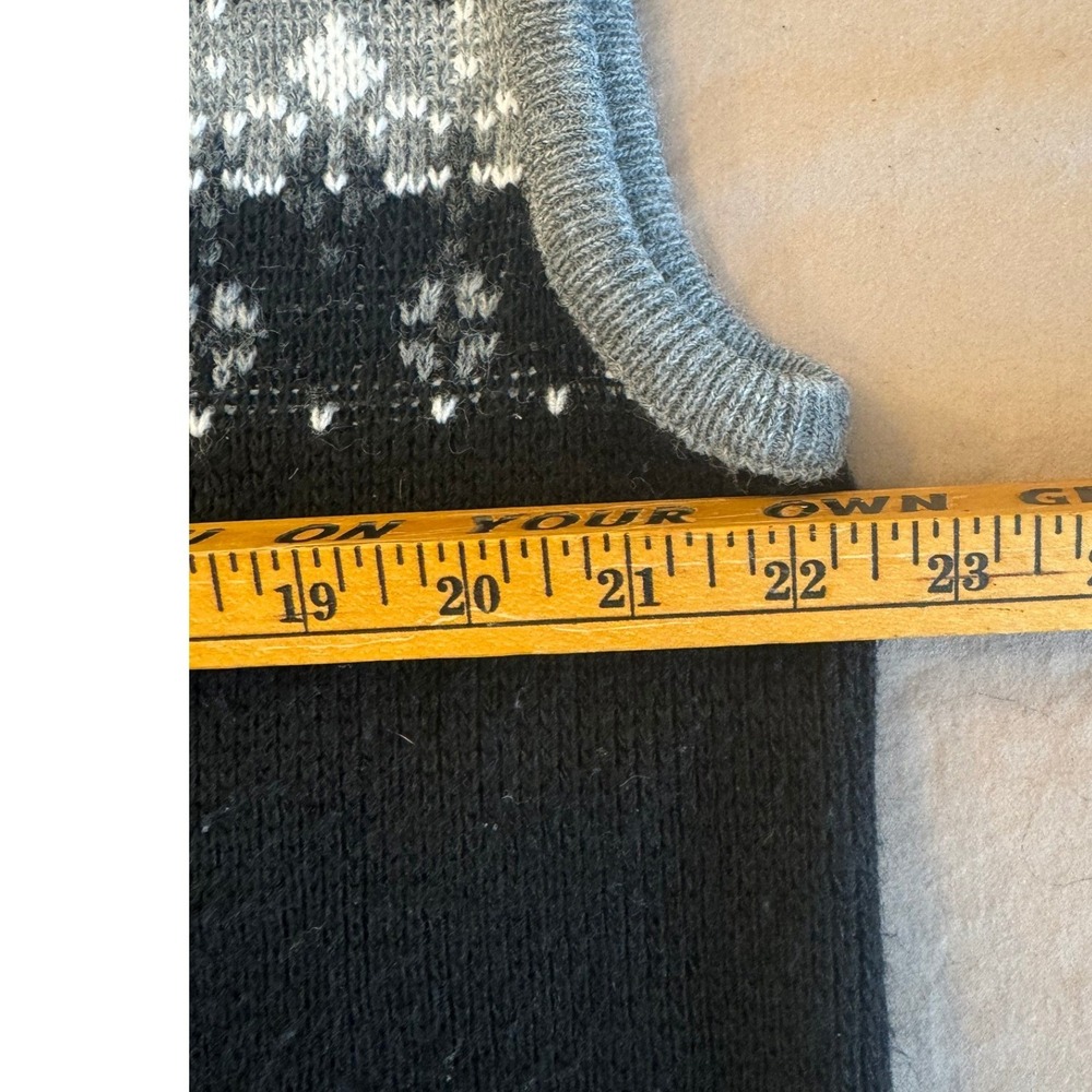 Vintage Mens Fair Isle V Neck Sweater Vest Gray Black Preppy Argyle Holiday Knit - Picture 6 of 7